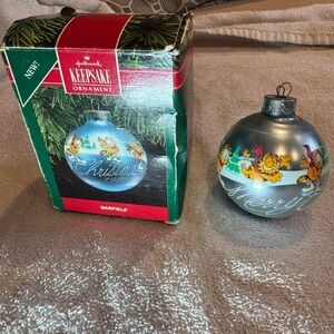 Vintage Hallmark Keepsake 1990 Garfield Christmas Ornament - Silver